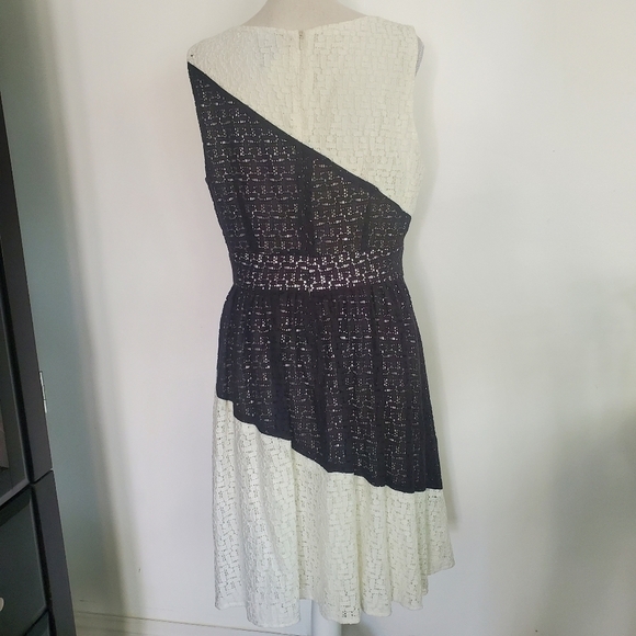BLACK Saks Fifth Avenue Asymmetric Colorblock Lace Dress - Picture 7 of 10